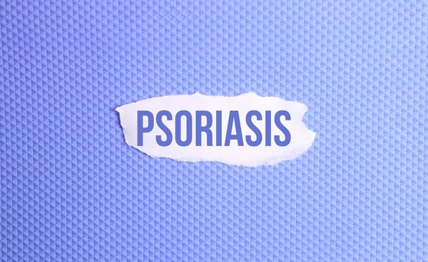 L'huile de massage pour le psoriasis, usages, bienfaits, précautions indispensables